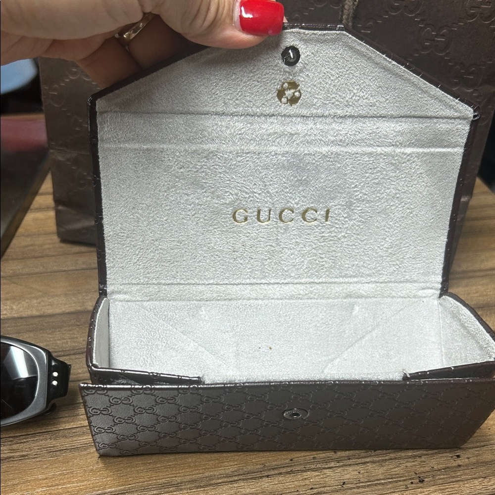 #24 Gucci Black and Silver Sunglasses - Picture 5 of 6